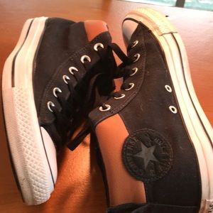 Men’s size 8 canvas and leather mid top converse